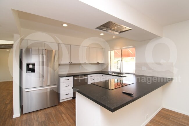 7702 N Dreamy Draw Dr in Phoenix, AZ - Building Photo - Building Photo