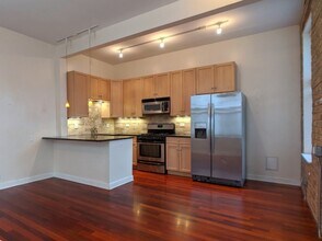 1222 W Hubbard St in Chicago, IL - Foto de edificio - Building Photo
