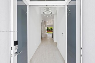 1615 NE 3rd Ct in Fort Lauderdale, FL - Foto de edificio - Building Photo