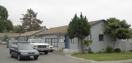 383 Smalley Ave in Hayward, CA - Building Photo - Building Photo