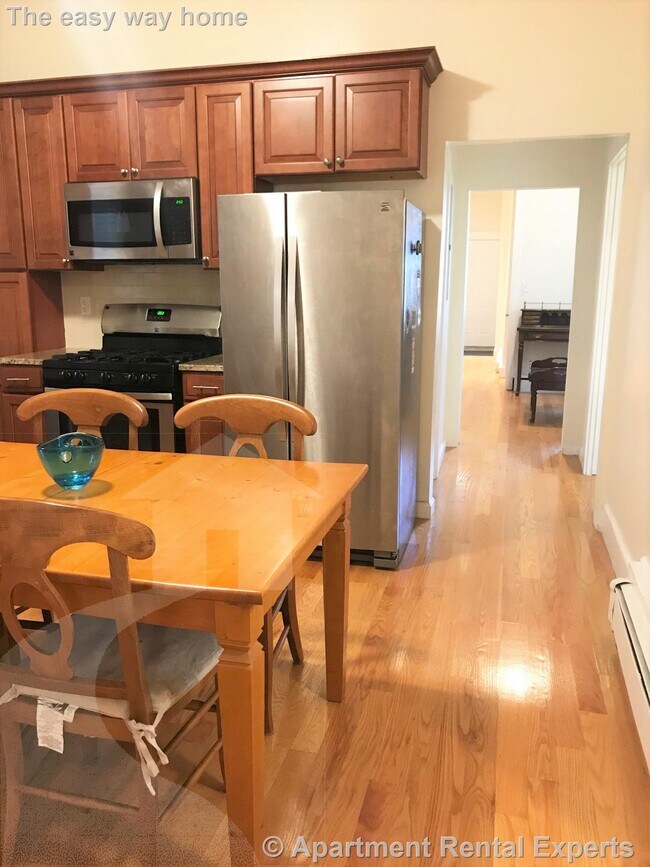 48 Cameron Ave, Unit 1 in Somerville, MA - Foto de edificio - Building Photo