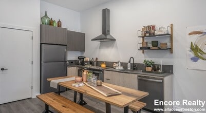 144 Addison St in Boston, MA - Foto de edificio - Building Photo