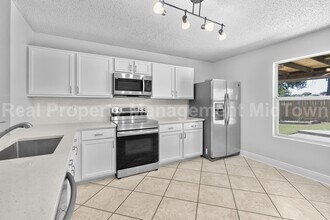 1014 Mazourka Dr in Arlington, TX - Building Photo - Building Photo