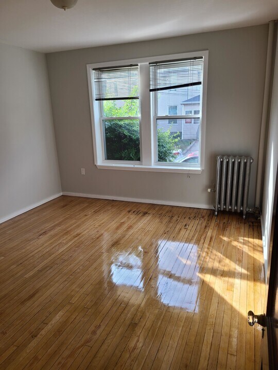 74 Longwood Ave, Unit 1R in Brookline, MA - Building Photo