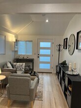5526 Rhodes Ave in Valley Village, CA - Building Photo - Building Photo