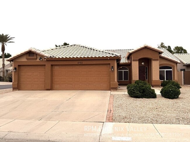 property at 1732 W Laurel Ct