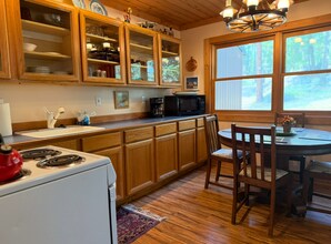 220 Shawnee Dr in Bigfork, MT - Building Photo - Building Photo