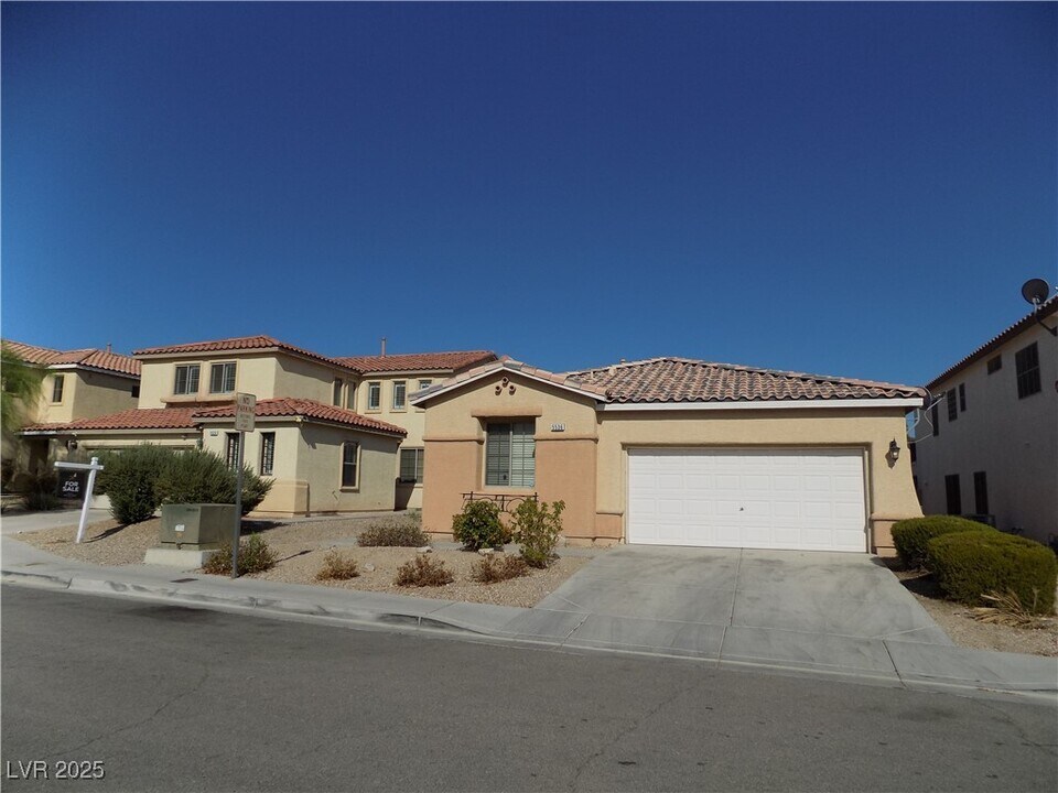 5536 Spruce Hill Ct in Las Vegas, NV - Building Photo