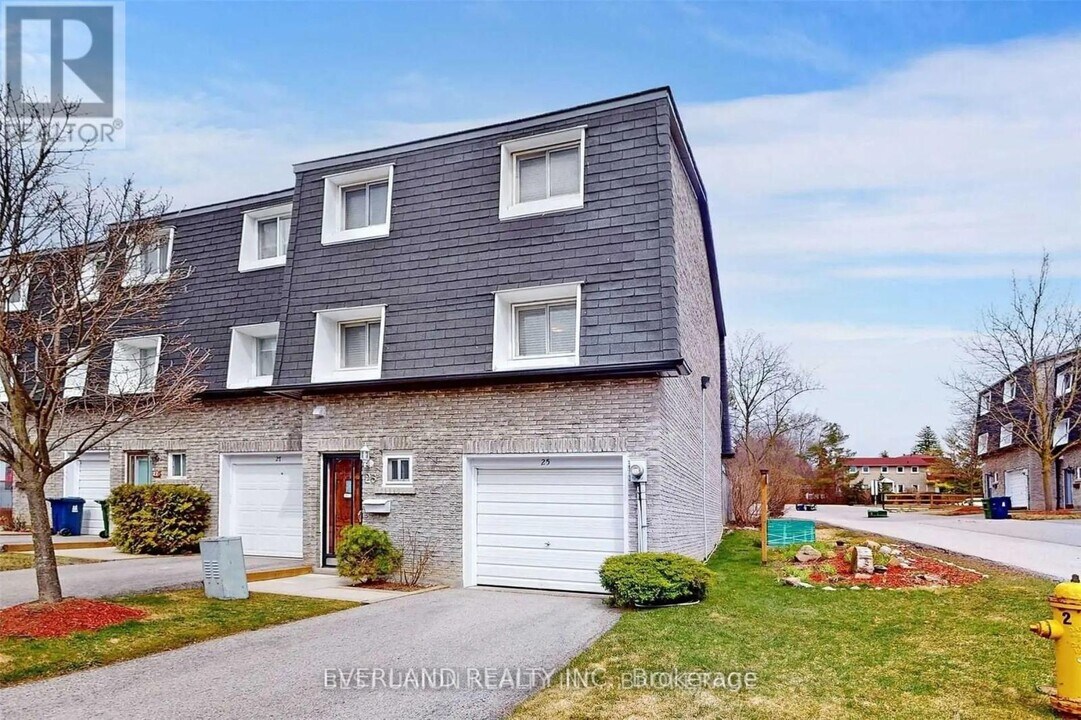 25 Rock Moss Way in Toronto, ON - Building Photo