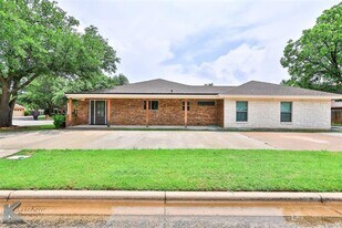 13 Pinehurst in Abilene, TX - Building Photo