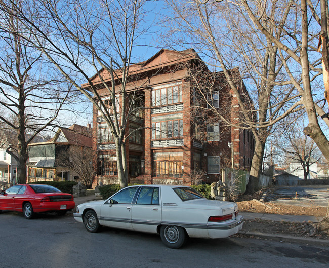 3916 Wyandotte St in Kansas City, MO - Building Photo - Building Photo