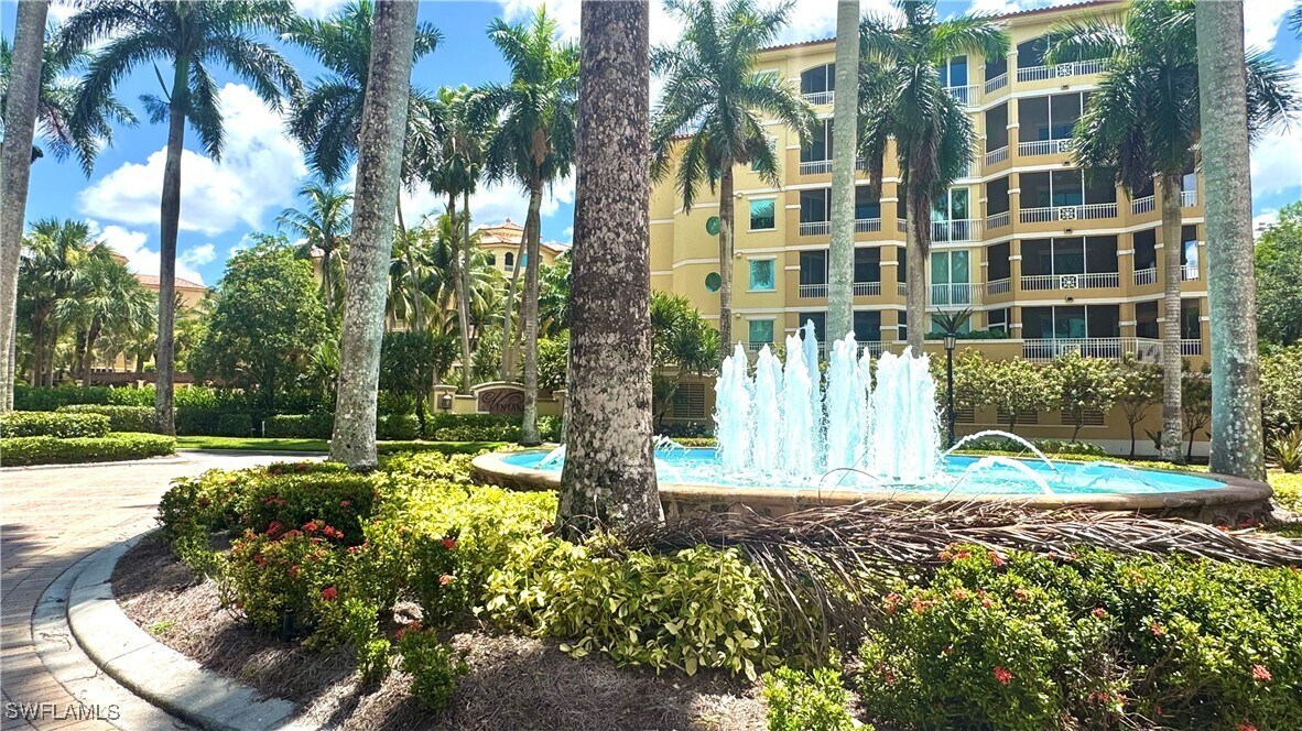 2738 Tiburon Blvd E in Naples, FL - Building Photo