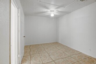 13718 Vira Ln in Houston, TX - Foto de edificio - Building Photo