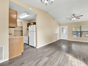 9910 Village Briar in San Antonio, TX - Building Photo - Building Photo