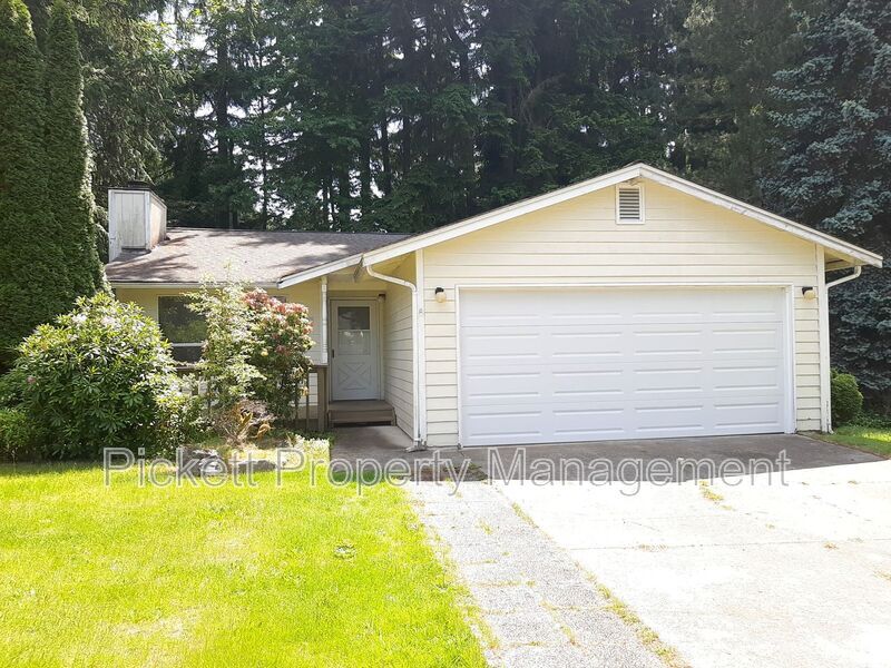 1504 NW Lakehill Cir in Silverdale, WA - Building Photo
