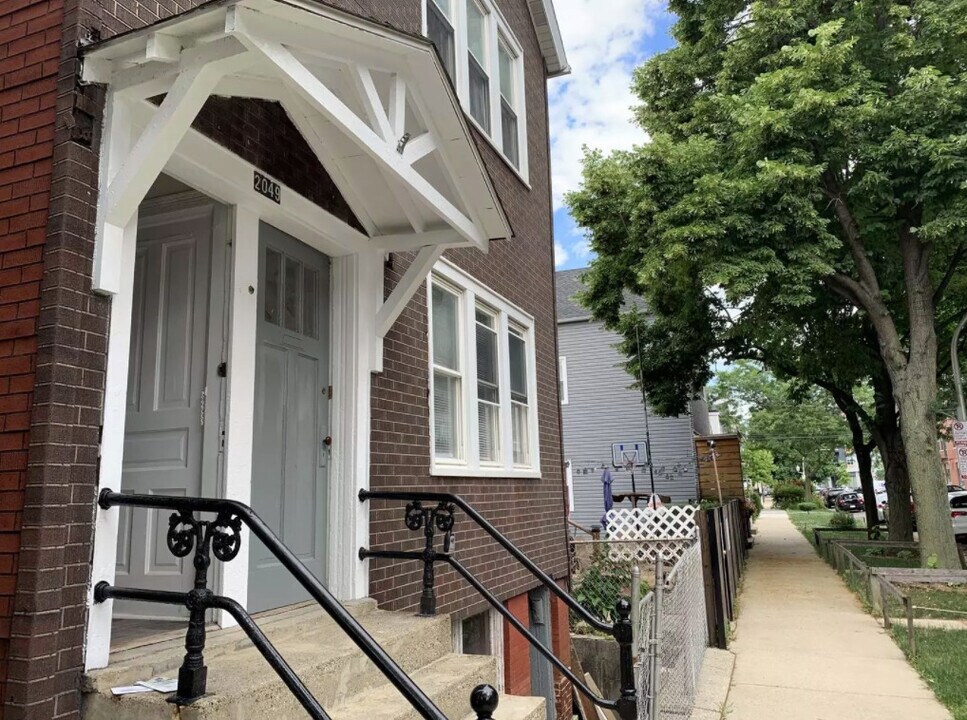 2049 N Bingham St in Chicago, IL - Building Photo