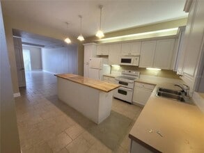 605 Elmhurst Ct in Kissimmee, FL - Building Photo - Building Photo