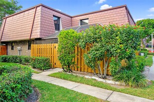 7801 Courtyard Run W in Boca Raton, FL - Building Photo