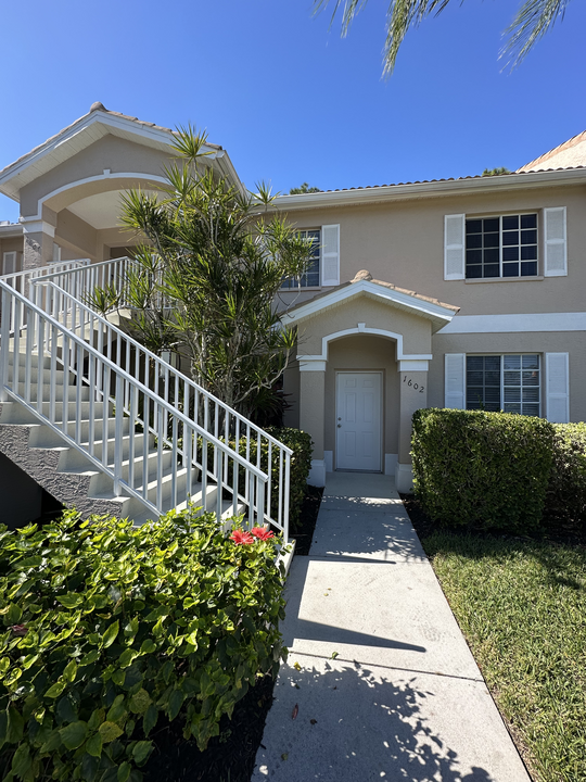 8065 Tiger Cove in Naples, FL - Building Photo