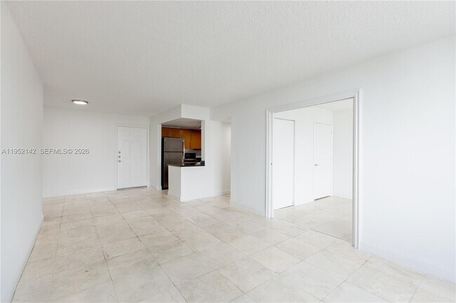 1621 Bay Rd in Miami Beach, FL - Building Photo - Building Photo