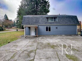 1308 Russell Ave SE in Port Orchard, WA - Building Photo