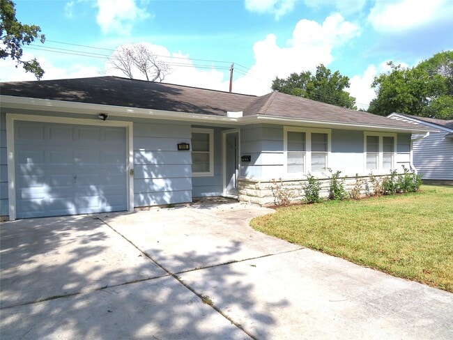 5818 Carew St in Houston, TX - Foto de edificio - Building Photo