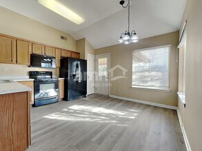 1326 Siskin Dr in Cordova, TN - Foto de edificio - Building Photo