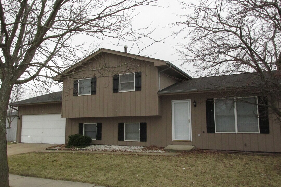 3414 Cathy Dr in Joliet, IL - Building Photo
