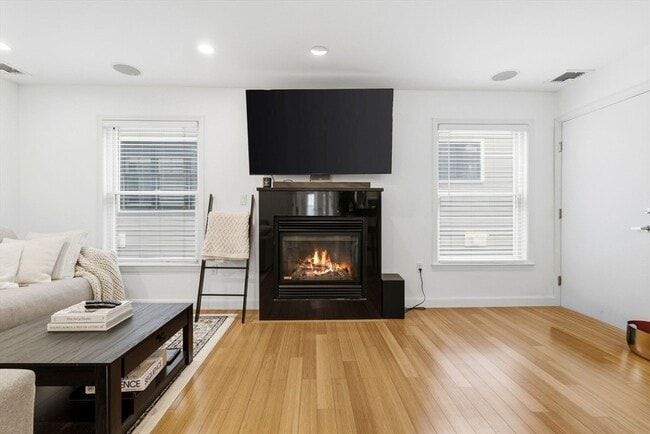 366 W 2nd St in Boston, MA - Building Photo - Building Photo