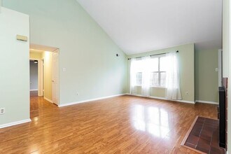 654B Woodford Ln in Yardley, PA - Building Photo - Building Photo