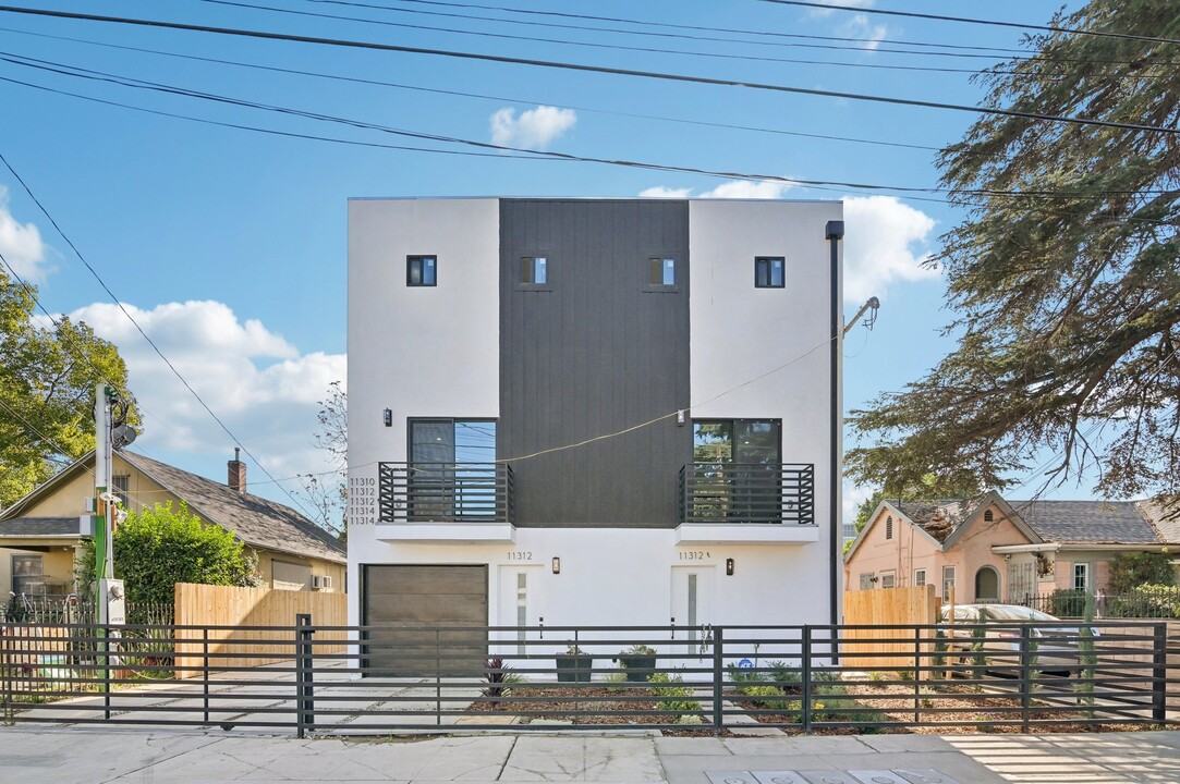 11312 Martha St in North Hollywood, CA - Building Photo