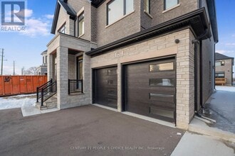8915 Heritage Rd in Brampton, ON - Building Photo - Building Photo