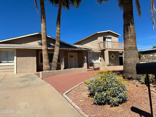 property at 1422 E Yucca St