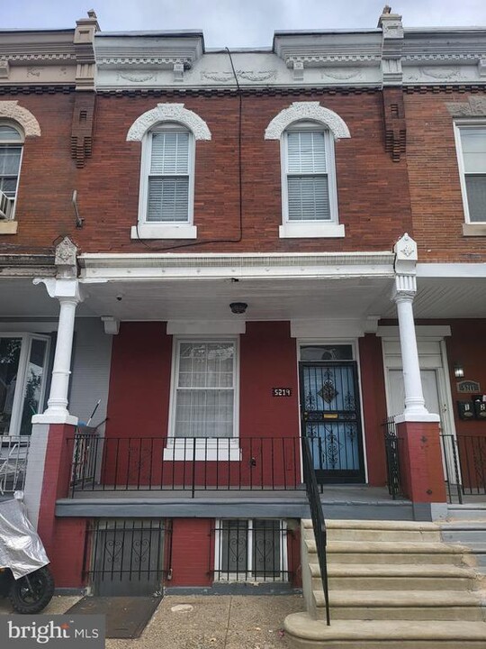 5219 Cedar Ave in Philadelphia, PA - Building Photo