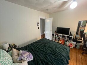 35 Cameron Ave, Unit 2 in Somerville, MA - Foto de edificio - Building Photo