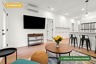 Furnished Bedroom with Private Bath in Jamaica Plain in Boston, MA - Foto de edificio - Building Photo