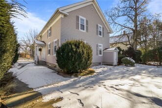 55 Walnut St in Johnston, RI - Foto de edificio - Building Photo