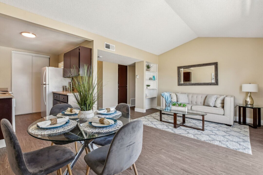 Rosemont Terrace Apartments in Sacramento, CA - Building Photo