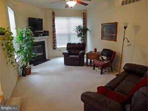 318 Country Club Dr in Lansdale, PA - Foto de edificio - Building Photo