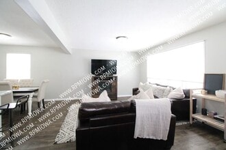 1318 SW Kenworthy Dr in Ankeny, IA - Foto de edificio - Building Photo