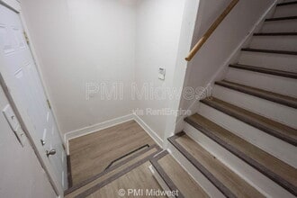 2211 E New York St, Unit B in Indianapolis, IN - Foto de edificio - Building Photo