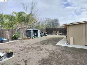 1349 Alpine Dr in Pittsburg, CA - Building Photo - Building Photo