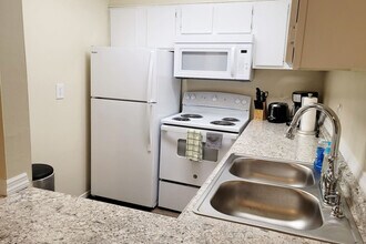 6519 W Newberry Rd in Gainesville, FL - Foto de edificio - Building Photo