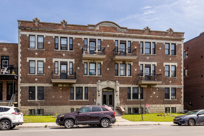 7336-7338 Sherbrooke O in Montréal, QC - Building Photo - Building Photo