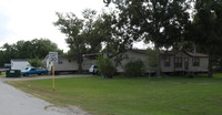 15824 Henry Rd in Houston, TX - Foto de edificio - Building Photo