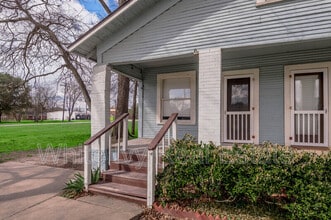 254 S Railroad St in Trinity, TX - Foto de edificio - Building Photo