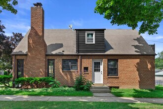 2876 S 46th St in Milwaukee, WI - Building Photo - Building Photo