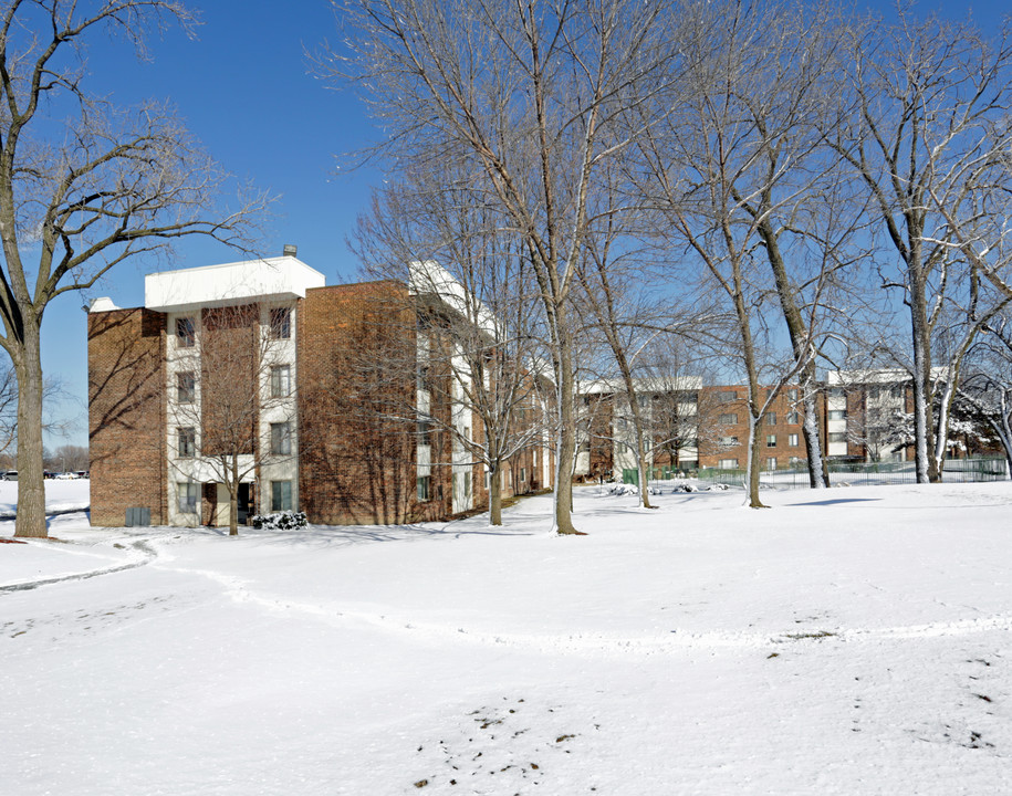 York Meadows in Elmhurst, IL - Foto de edificio