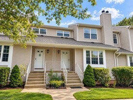 181 Driscoll Ct in Franklin Township, NJ - Building Photo