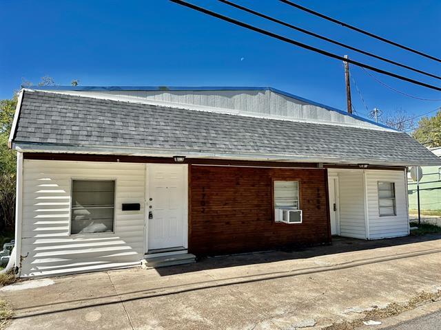 1700 S Travis St in Sherman, TX - Building Photo